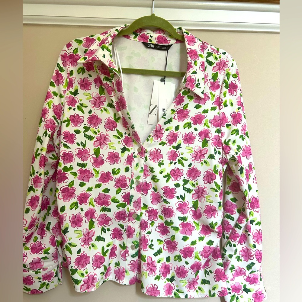 Cute stretchy top by Zara. Size XL. NWT